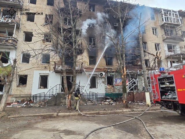 Горіли чотири квартири: в Оріхові  рятувальники загасили пожежу в багатоповерхівці