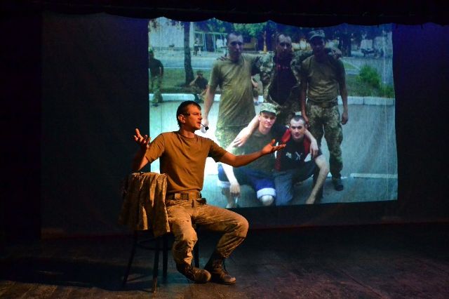 «Боятися немає сенсу»: на сцені запорізької філармонії військовий розкаже реальну історію піхотинця