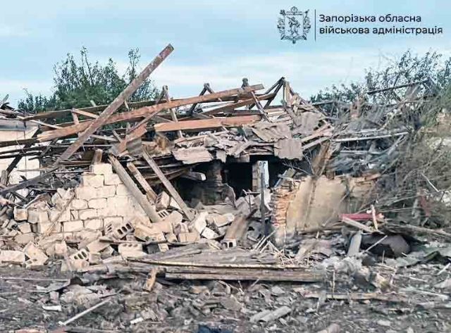 Під ворожим вогнем: російські окупанти продовжують знищувати міста і села Запорізької області