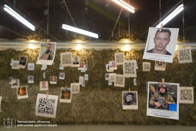 130 історій життя: у Запоріжжі вшанували пам'ять студентів і викладачів, які загинули на війні