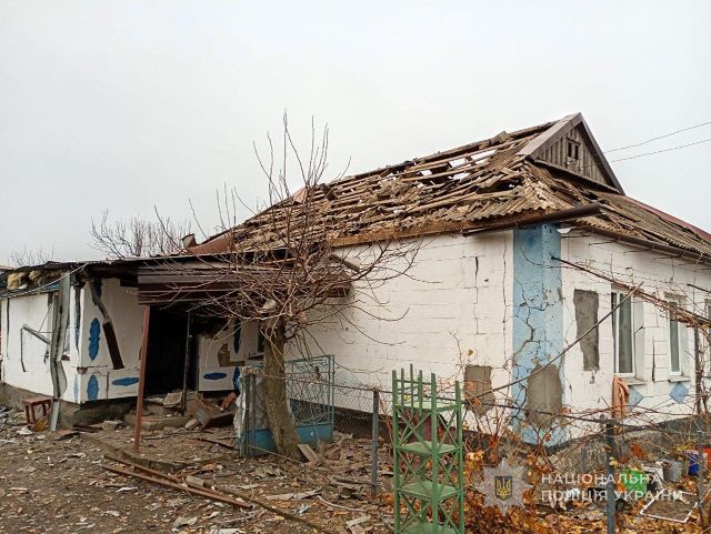 693 ворожі обстріли за добу: поліцейські задокументували наслідки воєнних злочинів окупантів на Запоріжжі