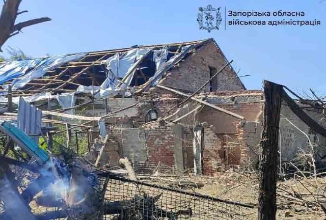 Під ворожим вогнем: окупанти продовжують знищувати міста і села Запоріжчини