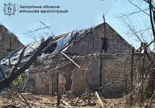 732 удари  за добу, є поранені: російські нелюди продовжують терор мешканців Запорізької області