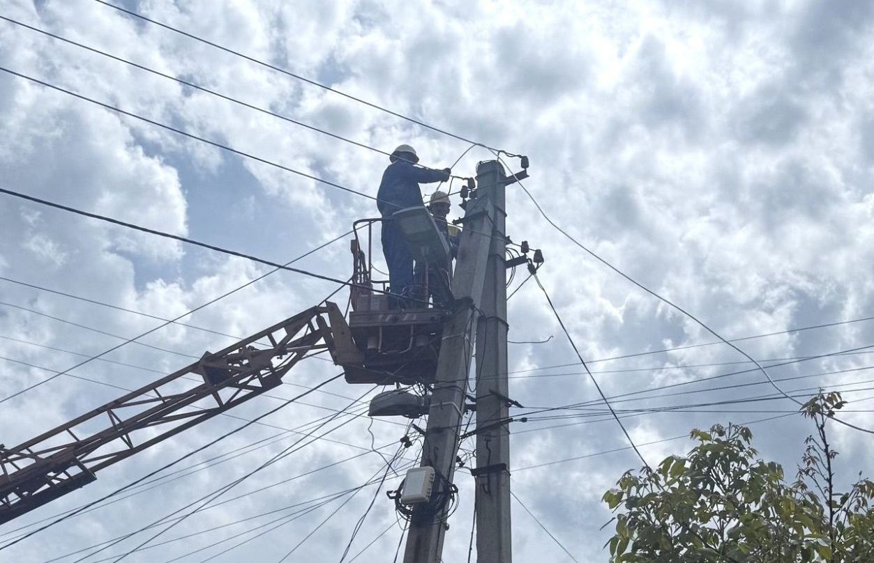 Дрон атакував автівку: на Запоріжжі ворог полював на енергетиків