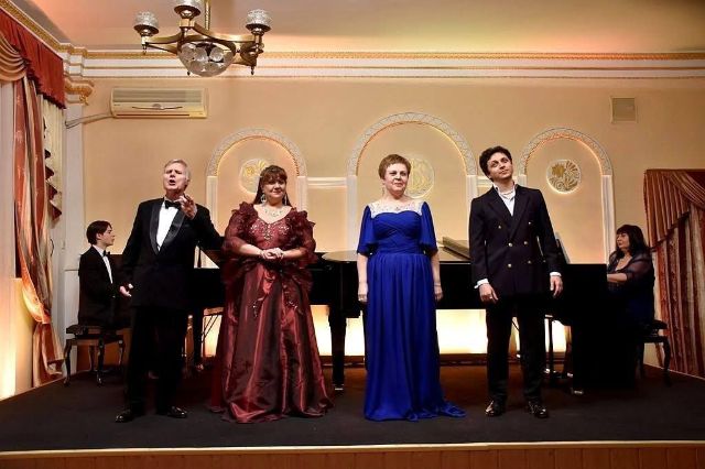 "Велична опера”: у запорізькій філармонії меломанам подарували вишукану програму