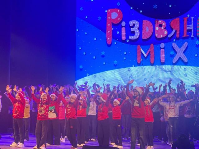 Підкаст з Миколаєм: у Запоріжжі міська дитяча філармонія черговий сезон розпочала яскравою програмою "Різдвяний МIХ”