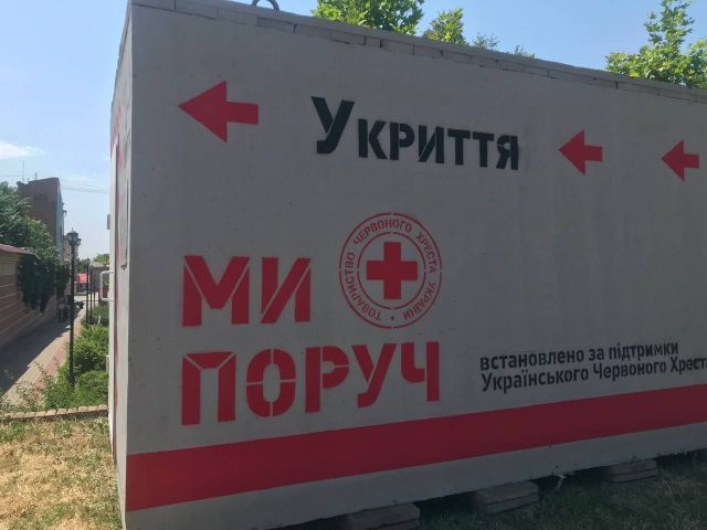 Захист від обстрілів: у Комишувасі встановили ще одне модульне укриття