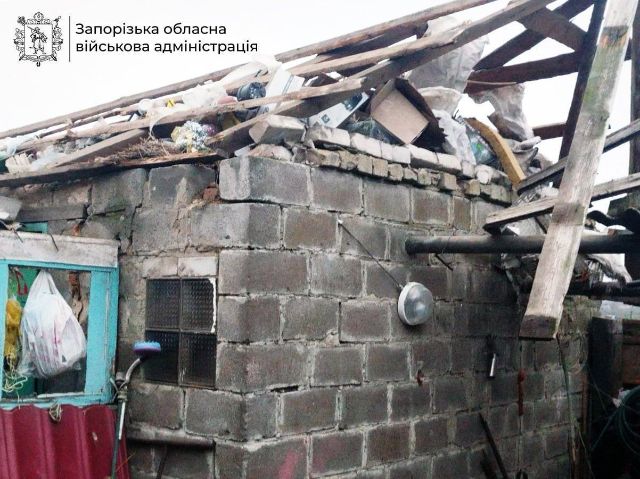 Ракетою били по селу: ворог продовжує жорстоко обстрілювати населені пункти Запорізької області