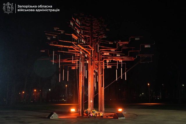 Відлуння голосів воїнів: у Запоріжжі на "Дереві пам'яті" додалися нові дзвіночки