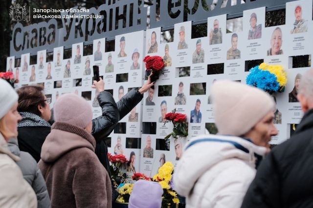 Тут живе пам’ять: на Алеї полеглих Героїв встановили ще чотири стенди з портретами