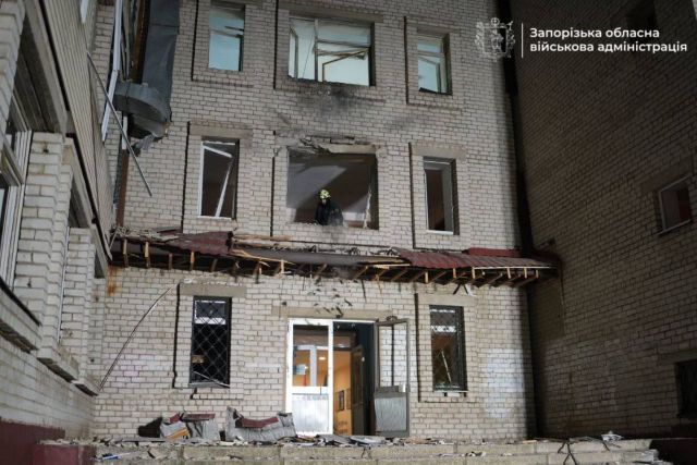 Зруйнували школу: окупанти обстрілювали Запоріжжя майже цілий день