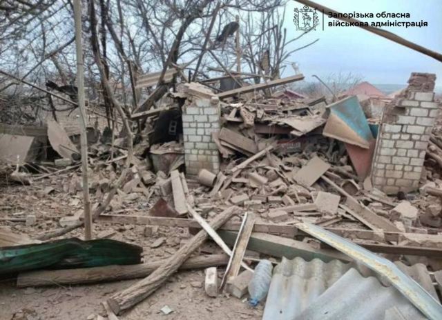 Одна людина загинула, четверо поранених: окупанти продовжують обстрілювати міста і села Запоріжчини