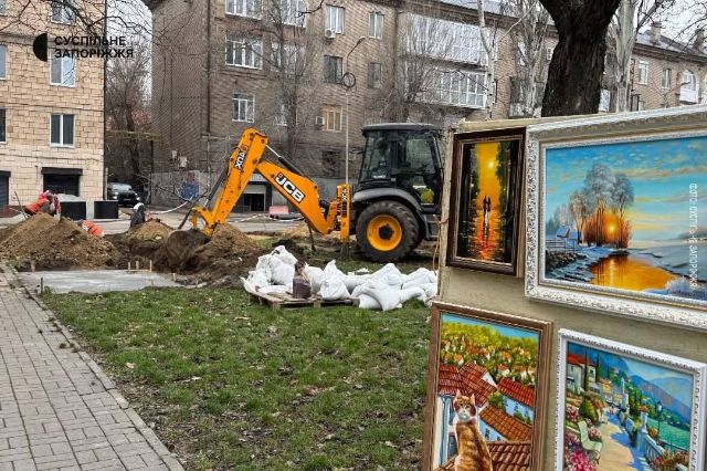 Вернісаж під загрозою знищення: у Запоріжжі на алеї художників будують стаціонарний туалет