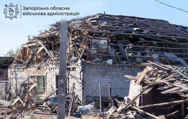 Одна людина загинула, четверо людей поранені: ворог бив по Запорізькому району