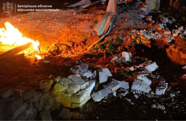 Пошкоджені підприємство і будинки: вранці ворог вдарив по Запоріжжю