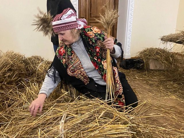 «Хоч тут гучно, але я щаслива”: волонтерка з Оріхова у Запоріжжі робить багато добрих справ