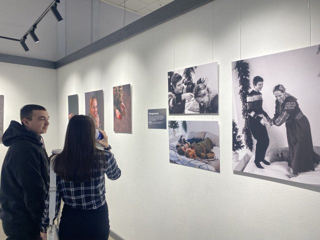 «Світло, що тримає”: на фотовиставці у Запоріжжі представлені хвилюючі історії ветеранів