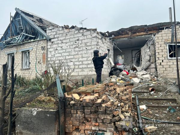 Обстріли посилюються: ворог продовжує вбивати людей і знищувати будівлі у Запоріжжі та області
