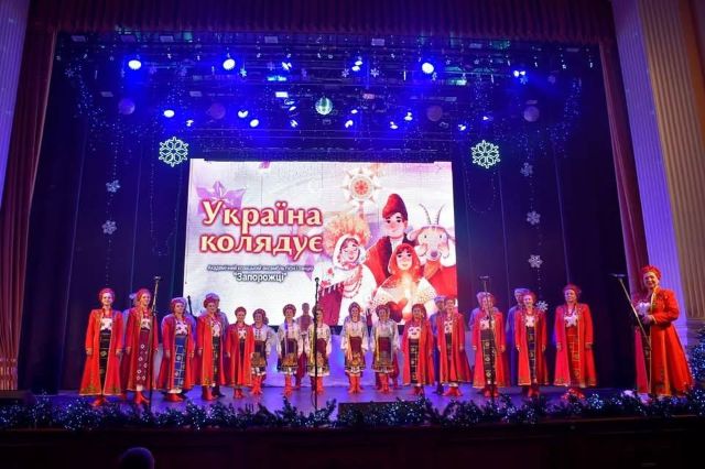 "Виткана з найтонших ниток нашої спадщини": ансамбль “Запорожці” представив прем’єру яскравої програми