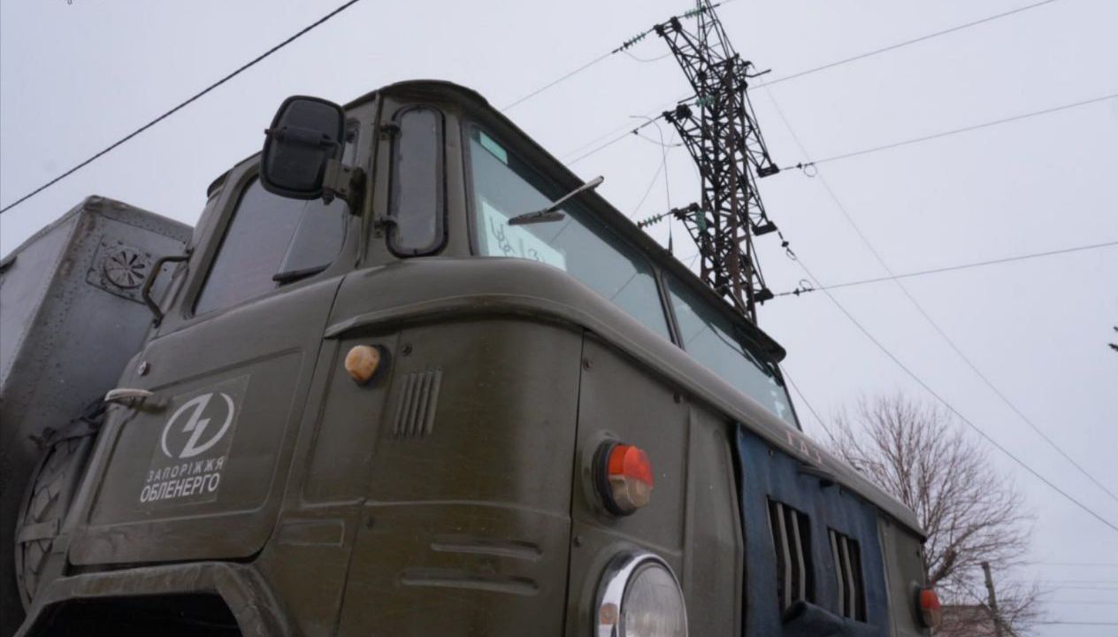 Пошкоджено обладнання "Запоріжжяобленерго": ворожий обстріл залишив без світла мешканців Вільнянської громади