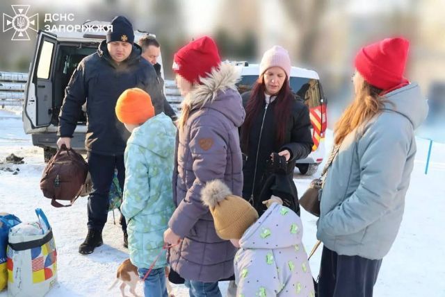 «Виїзд став нашим єдиним шансом»: рятувальники доставили до Запоріжжя мешканців Преображенської громади