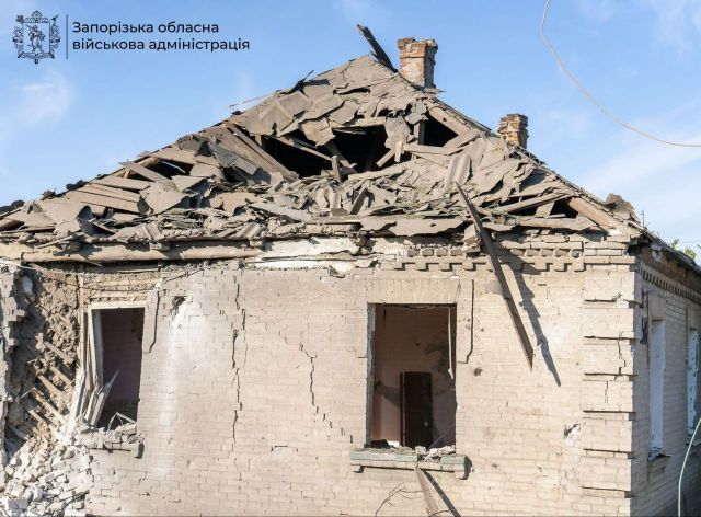 Понад 900 ударів за добу: російські терористи продовжують нищити міста і села Запорізької області