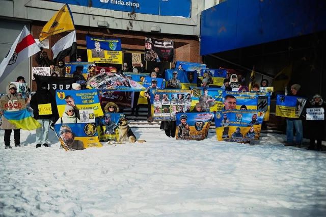 І мороз не лякає:  у Запоріжжі постійні  повітряні тривоги не дали рідним військовополонених і зниклих безвісти провести  акцію у звичному форматі