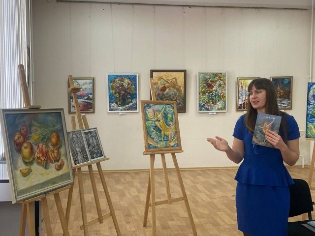 Вірші,  доповнені картинами: талановита запоріжанка презентувала першу книгу