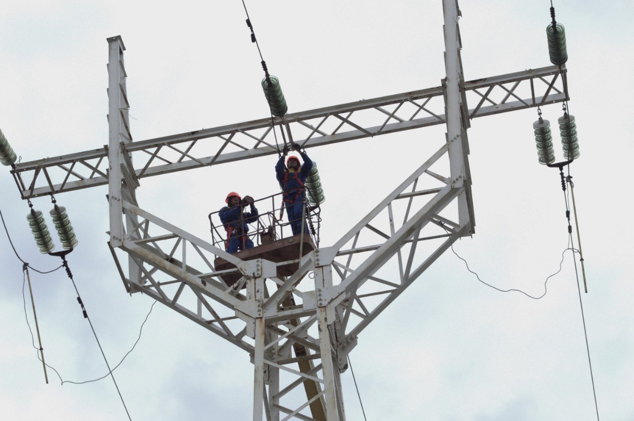 Атаки продовжувалися і вночі:  у Запоріжжі частина абонентів залишилася без світла