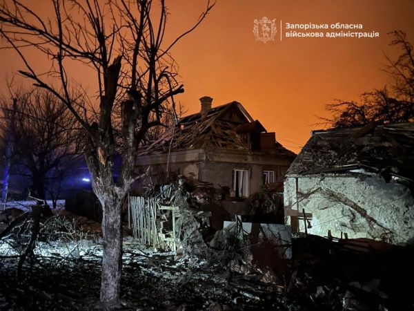 Нічна атака  на Запоріжжя:   ворог вдарив по приватному сектору і  стоянці біля  "Епіцентра"