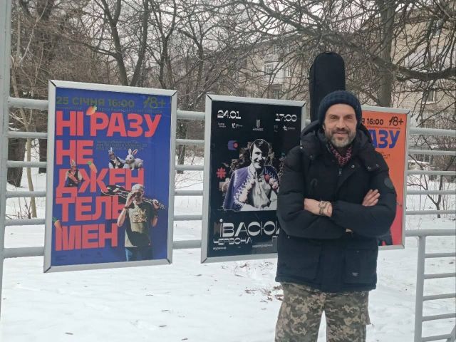 Сповідь військового: у Запоріжжі відбувся показ щемливої моновистави "Ні разу не джентельмен"