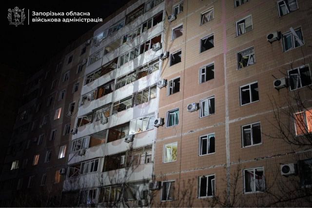 Вибухи у Запоріжжі: ворог зруйнував приватний будинок, пошкодив багатоповерхівку і поцілив по промисловому об'єкту