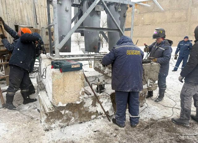 Працюють на межі можливого: протягом січня запорізькі енергетики відновили електропостачання 347 тисяч споживачів