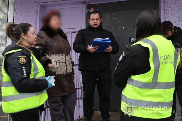 Увірвався в квартиру і забрав гроші: у Запоріжжі  затримали чоловіка, який пограбував військовослужбовця