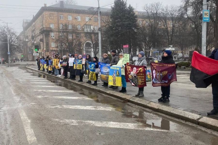Вийшли всього на 10 хвилин: у Запоріжжі окупанти вчергове зірвали проведення акції на підтримку військовополонених