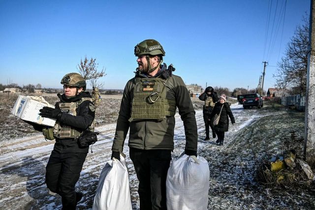 «Вражає ваша незламність»: засновник американського фонду взяв участь у евакуації мешканців Таврійської громади