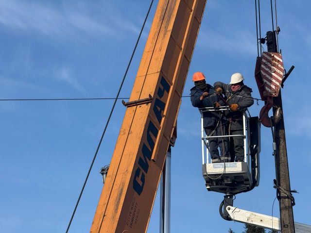 Світло зникло після вибуху: енергетики відновили електропостачання знеструмлених споживачів