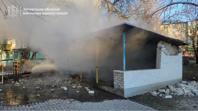 Удар по Запоріжжю: пошкоджені дитсадок та багатоповерхівки