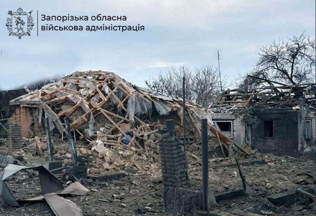 Били з усіх засобів ураження: ворог продовжує руйнувати населені пункти Запорізької області