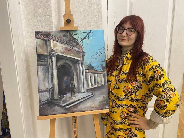Картини і плакати: робота юної художниці про зруйнований Оріхів стала експонатом виставки і головним лотом благодійного аукціону