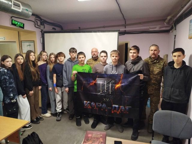 День Єднання: військовослужбовці розповіли учням про козацьку добу та Національну гвардію України