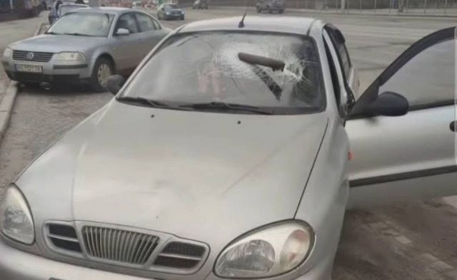 Труба пробила лобове скло: ворог цілий день атакував Запоріжжя безпілотниками