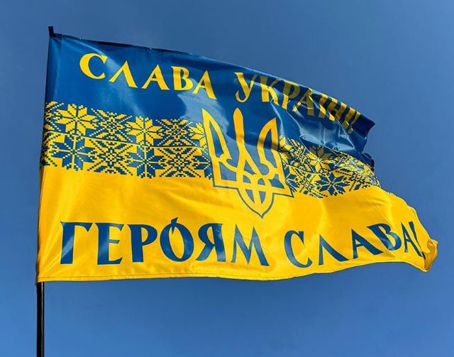 Намагалася втекти: у Широківській громаді затримали жінку, яка підпалювала прапори на могилі захисника