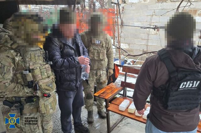 Робив доповіді куратору: СБУ затримала запоріжця, який хотів влаштуватися на оборонний завод