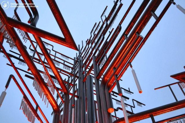 80 нових дзвіночків: у Запоріжжі біля «Дерева пам’яті» вшанували полеглих героїв