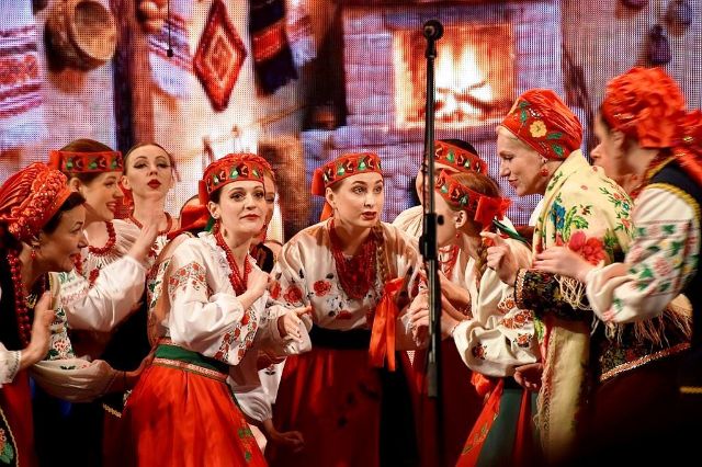 І гадали, і чобіт кидали: у запорізькій філармонії пройшли драйвові «Українські вечорниці»