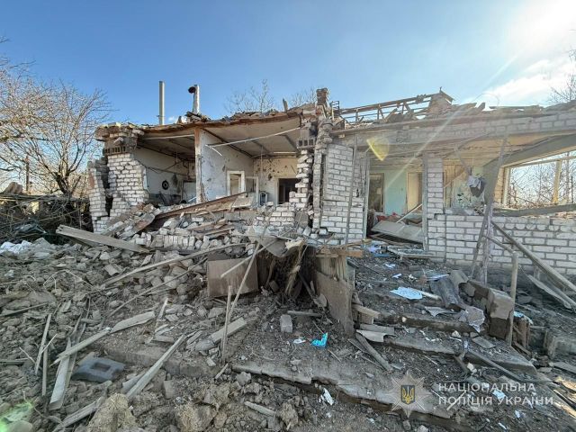 Троє людей поранені: ворог бомбив Комишуваху і бив з артилерії по Оріхову