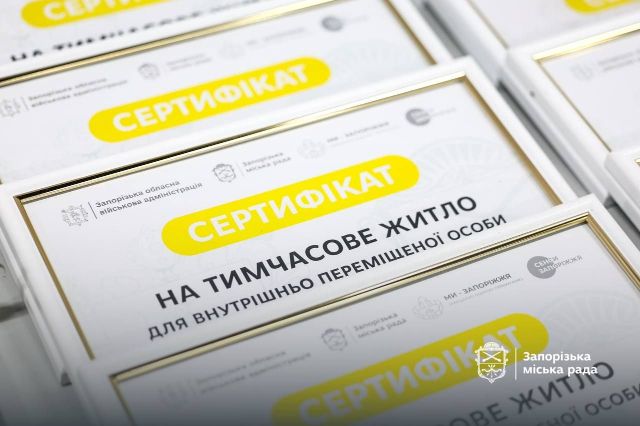 Житимуть в квартирах: родини переселенців отримали сертифікати на тимчасове житло в Запоріжжі