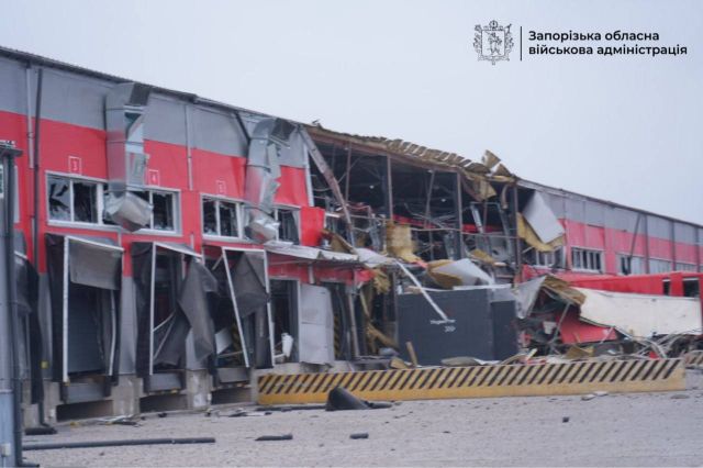 Пошкоджені будинки і інноваційний термінал: росіяни завдали двох ракетних ударів по Запоріжжю
