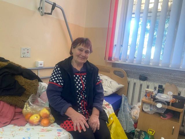 “Жити було вже неможливо”:  мешканка Омельника попросила, щоб її евакуювали з села